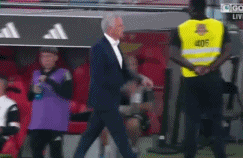 但被第四官, 本菲卡客场