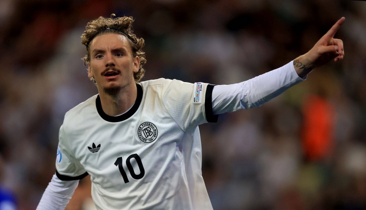 会费从斯图, 折和公众争 会费从斯图, 折和公众争